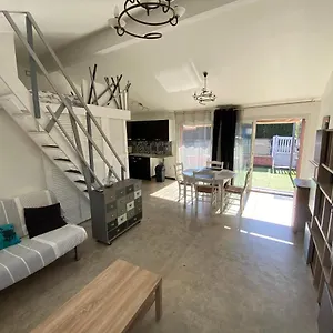 https://grand-studio-a-louer-avec-terrasse.hotels-rhonealpes.com